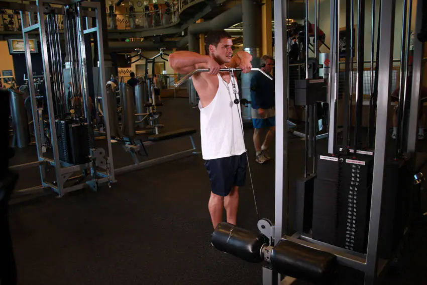 Upright Cable Row — posisi awal