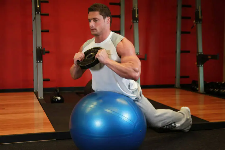 Weighted Ball Hyperextension — posisi akhir