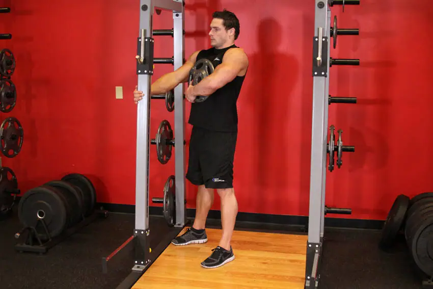 Weighted Sissy Squat — posisi awal