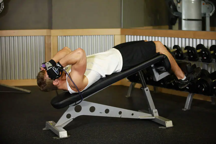 Weighted Sit-Ups - With Bands — posisi awal