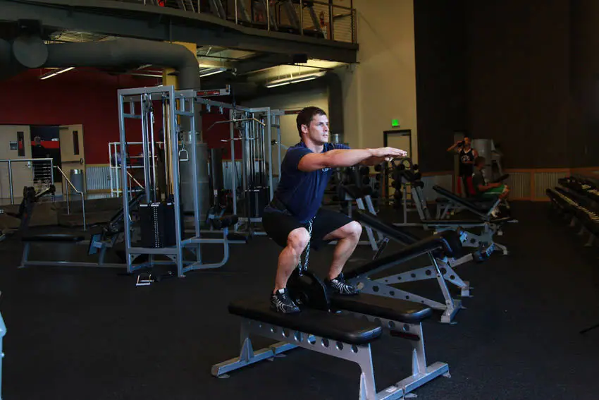 Weighted Squat — posisi akhir