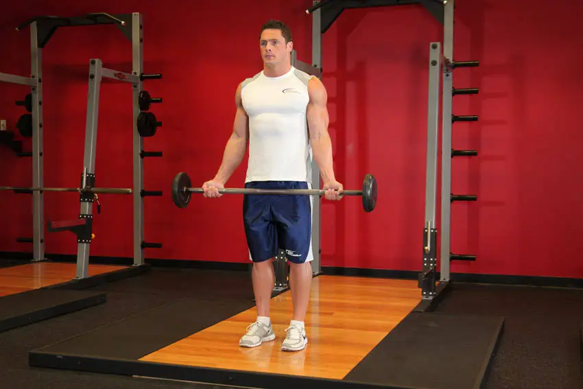 Wide-Grip Standing Barbell Curl — posisi awal