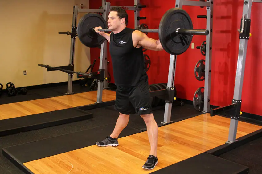 Wide Stance Barbell Squat — posisi awal