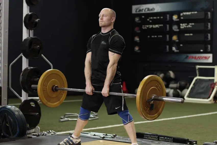 Wide Stance Stiff Legs — posisi akhir